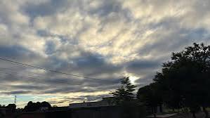 Dourados terá sol entre nuvens e chance de chuva isolada nesta...